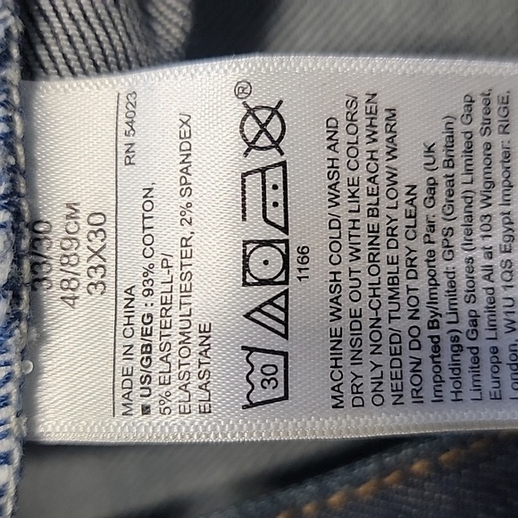 GAP, Men's Size 33x30 Dark Wash Jeans, Excellent Condition - Picture 8 of 12